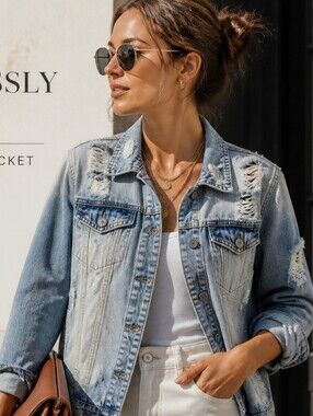 The Style Between Us Women's Size XL Distressed Denim Jean Jacket Timeless Style